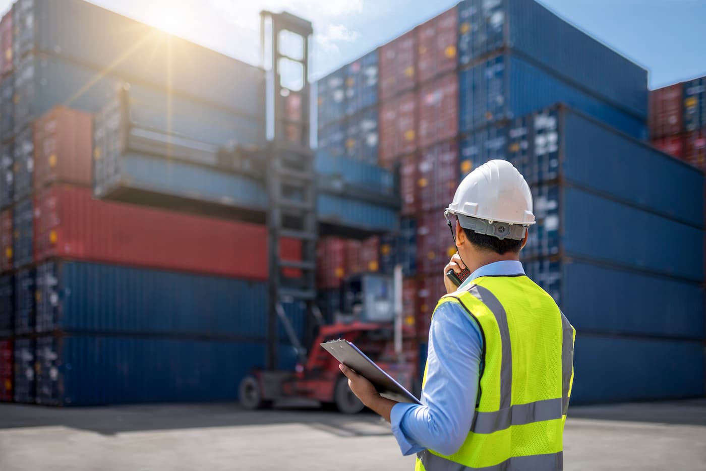 What’s the Difference Between a Customs Broker and a Freight Forwarder?